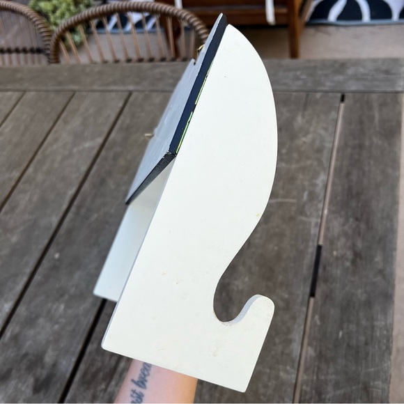 Vintage 3D Cow Farmhouse Themed Wooden Shelf Paper Towel Holder Wall Hanging - Picture 9 of 10